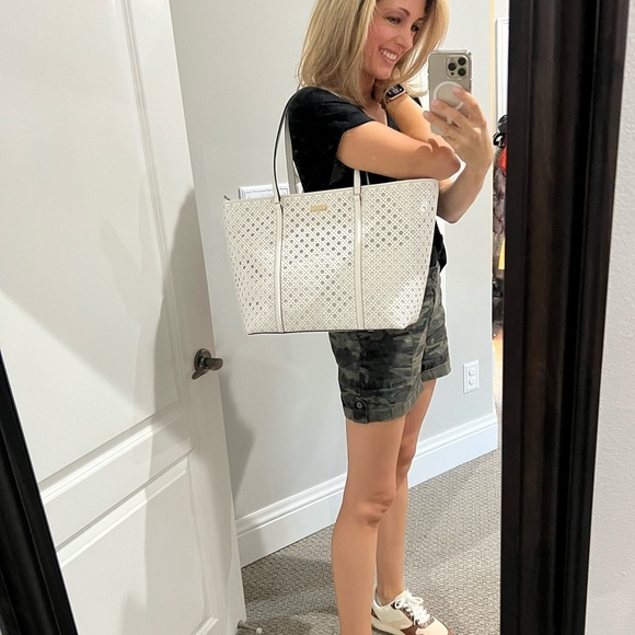 WORN ONCE KATE SPADE Zipper Tote White Lattice Print - Picture 6 of 10